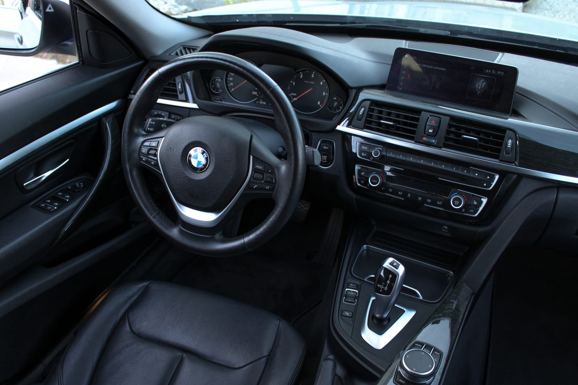 Car photo 7
