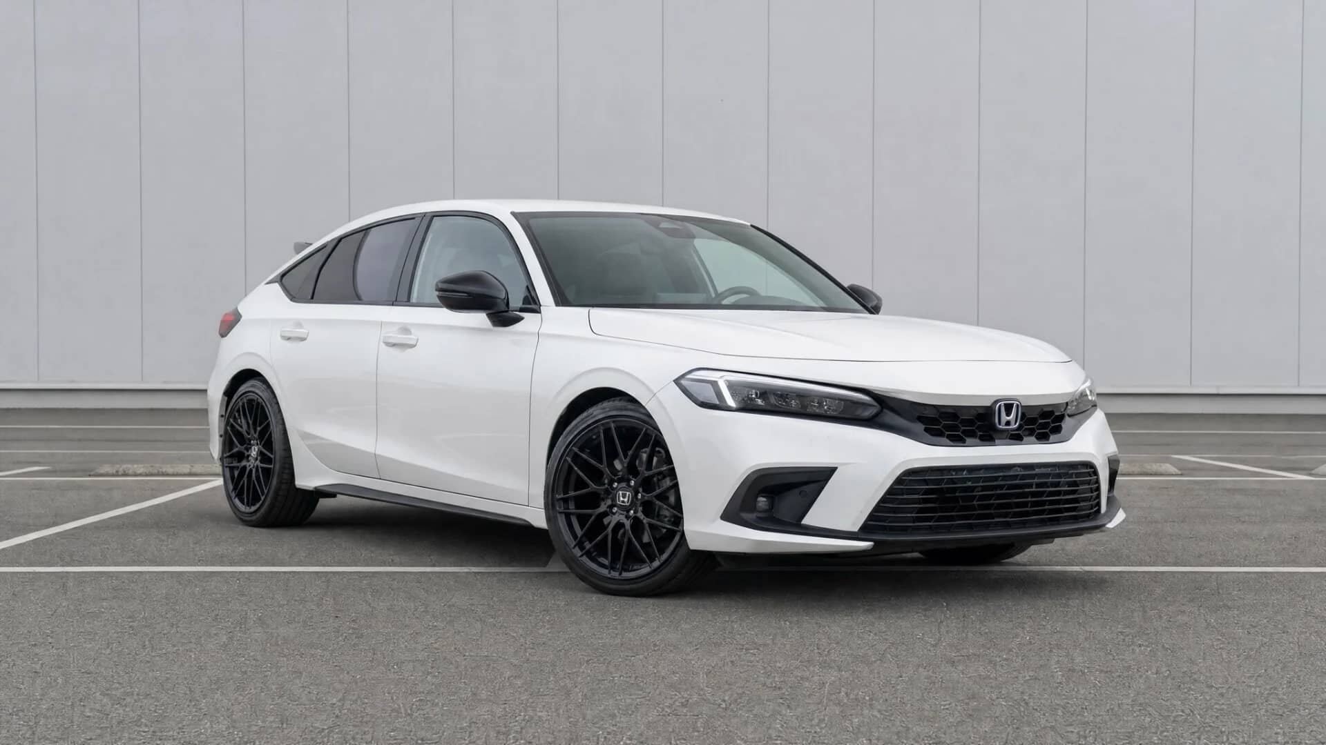 Honda CIVIC 2023 - Kliknutím zobrazíte detail vozidla Honda CIVIC 2023 hybrid - Náhľad prémiového vozidla v BlackRent autopožičovni na Slovensku za 40,00€/deň