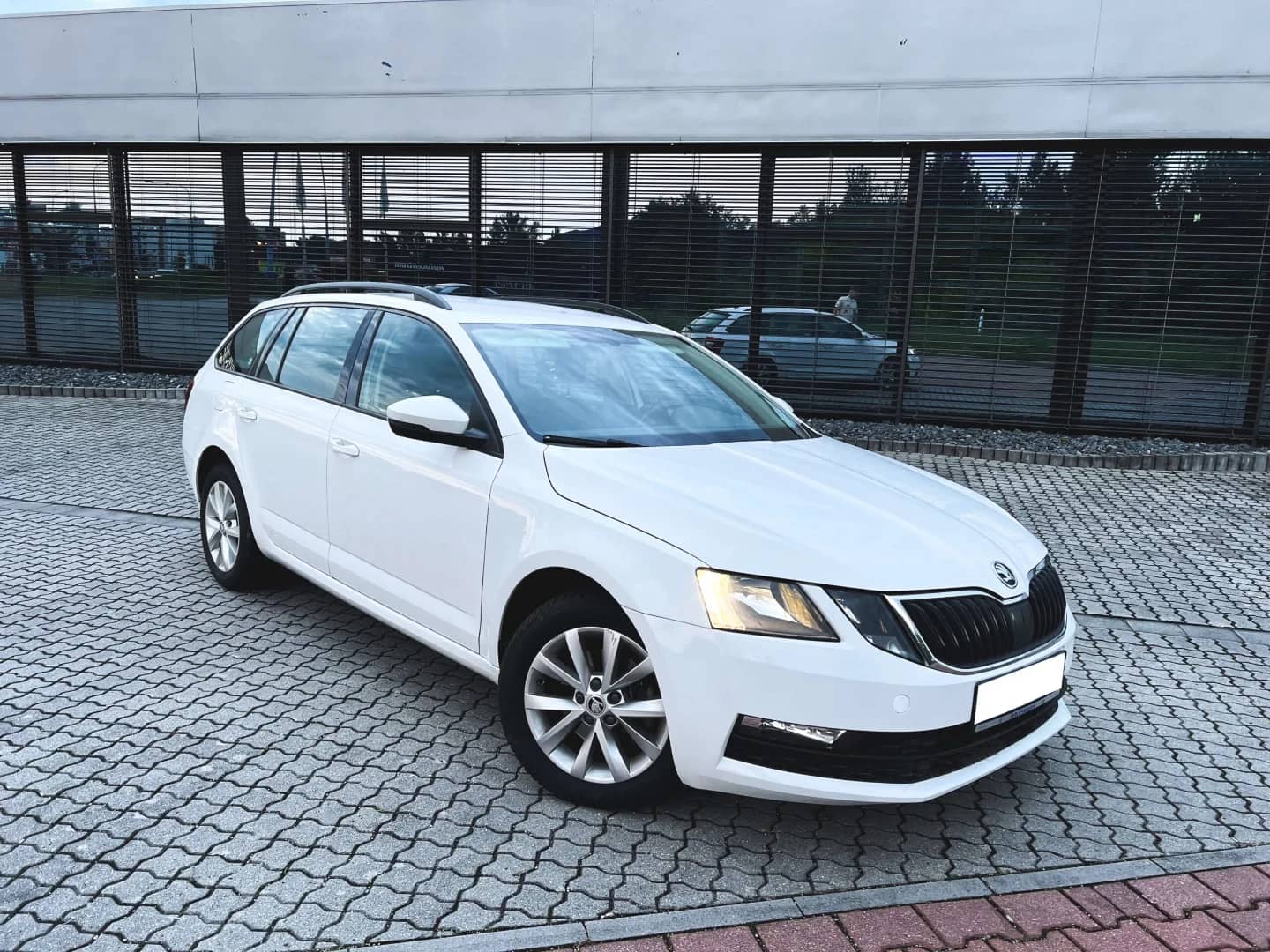 Škoda Octavia 2017 - Kliknutím zobrazíte detail vozidla Škoda Octavia 2017 diesel - Náhľad prémiového vozidla v BlackRent autopožičovni na Slovensku za 27,00€/deň