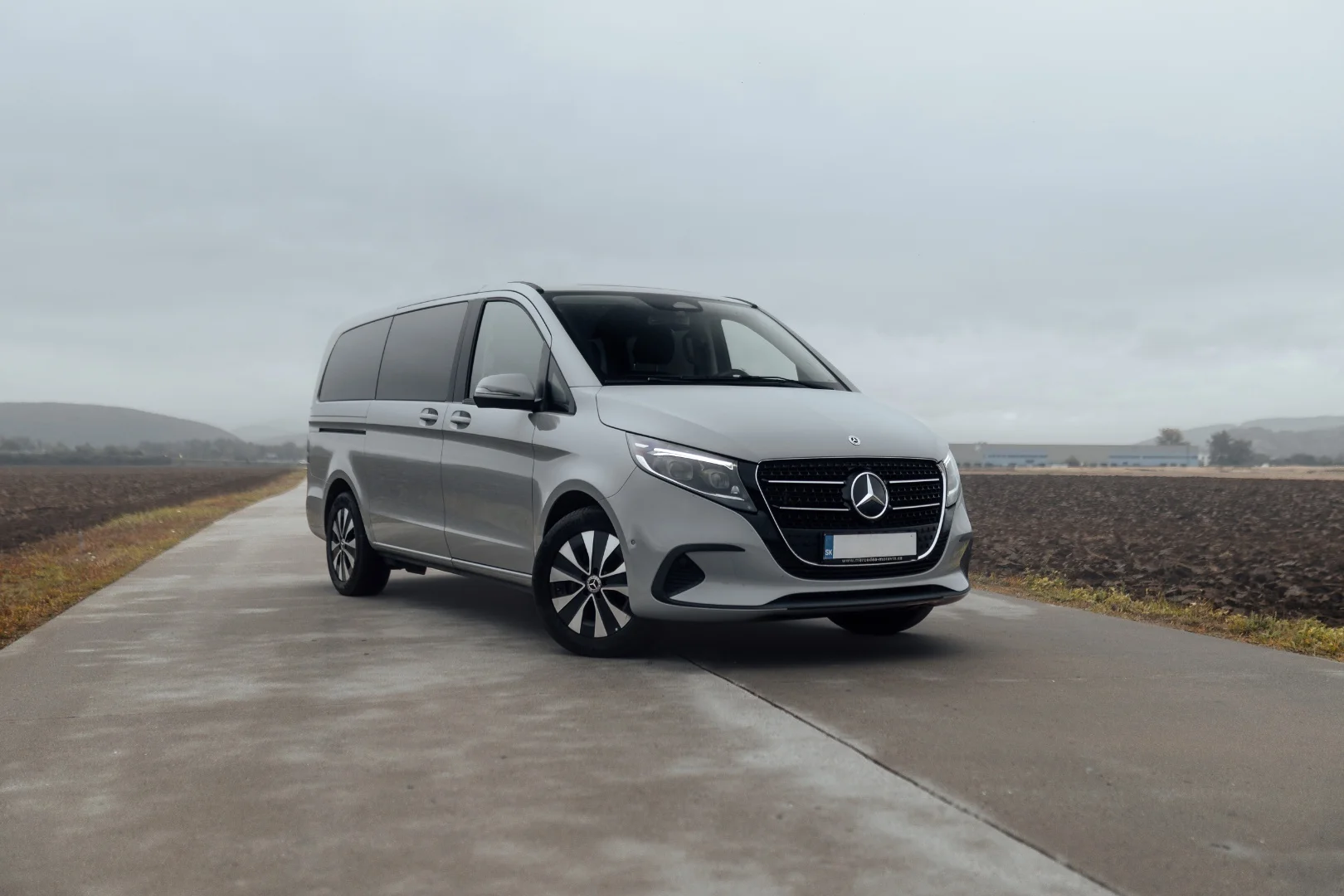 Mercedes-Benz V-Class 2024 - Kliknutím zobrazíte detail vozidla Mercedes-Benz V-Class 2024 diesel - Prenájom prémiového vozidla v BlackRent autopožičovni na Slovensku za 75,00€/deň