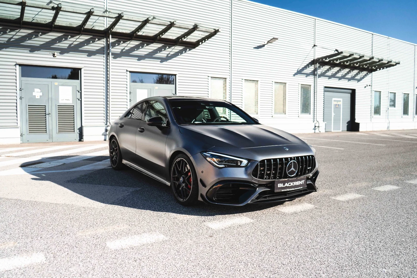Mercedes-AMG CLA 2022 - Kliknutím zobrazíte detail vozidla Mercedes-AMG CLA 2022 petrol - Prenájom prémiového vozidla v BlackRent autopožičovni na Slovensku za 80,00€/deň
