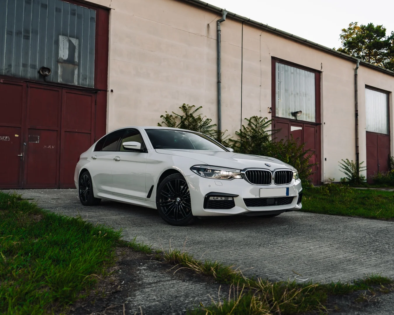 BMW 530d 2017 - Kliknutím zobrazíte detail vozidla BMW 530d 2017 diesel - Prenájom prémiového vozidla v BlackRent autopožičovni na Slovensku za 50,00€/deň
