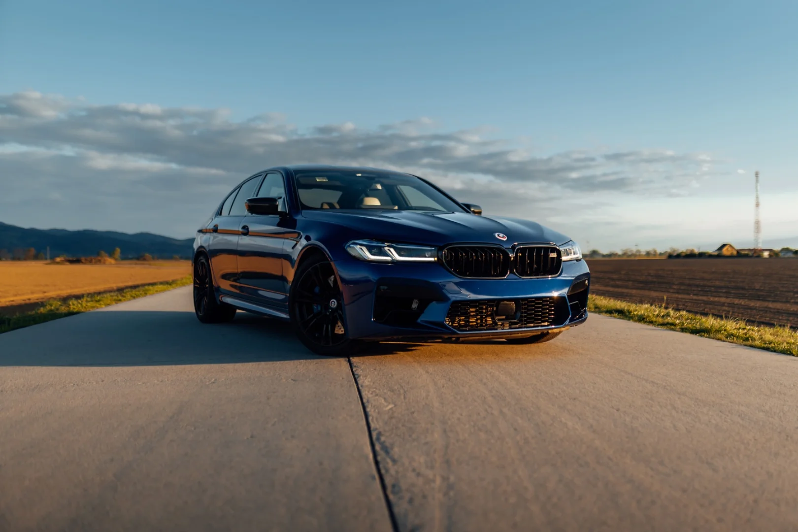 BMW M5 2022 - Kliknutím zobrazíte detail vozidla BMW M5 2022 petrol - Prenájom prémiového vozidla v BlackRent autopožičovni na Slovensku za 150,00€/deň