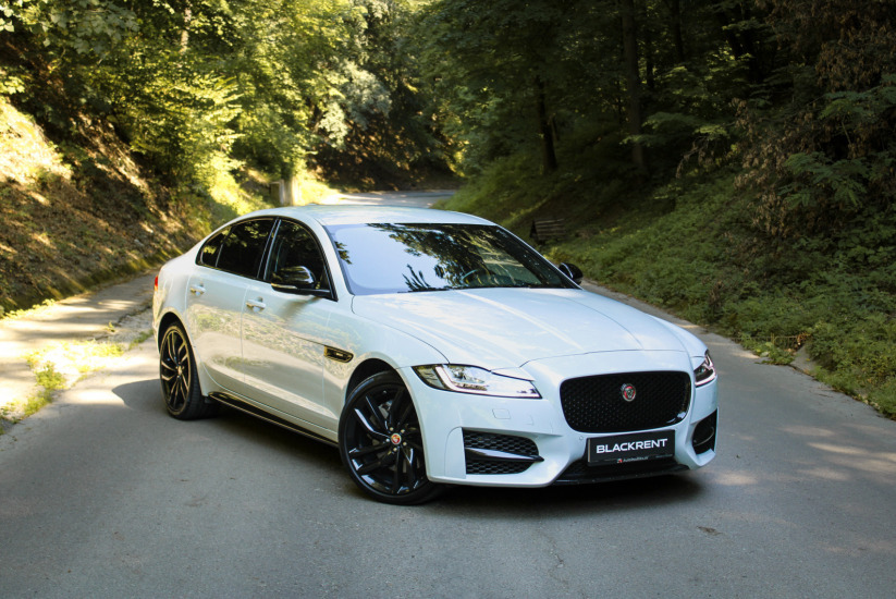 Jaguár XF